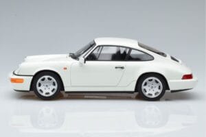 Porsche 911 964 Carrera 4 Fehér GT Spirit 1:18 GT713 Gyanta – 3. kép a 6-ből