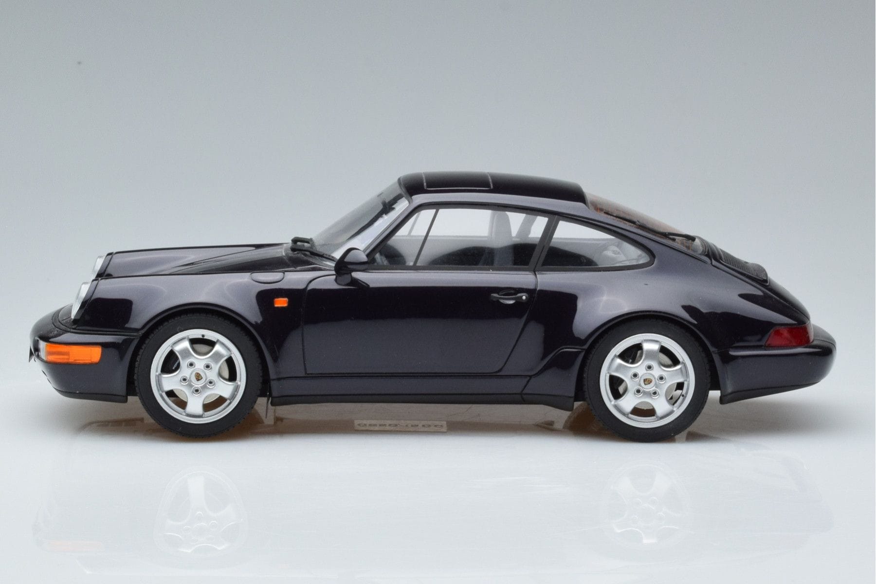 Porsche 911 964 Carrera RS 30. Évforduló GT Spirit 1:18 GT056 Gyanta – 2. kép a 6-ből