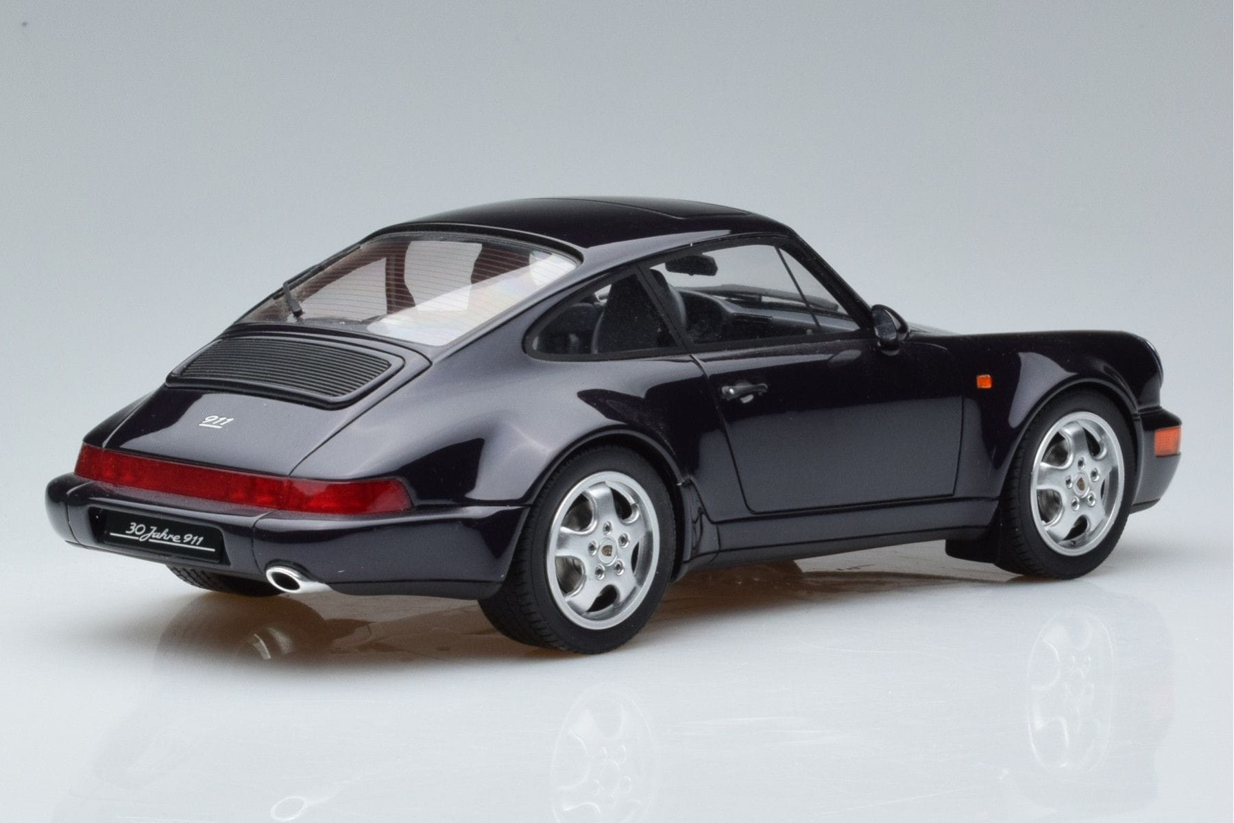 Porsche 911 964 Carrera RS 30. Évforduló GT Spirit 1:18 GT056 Gyanta – 3. kép a 6-ből