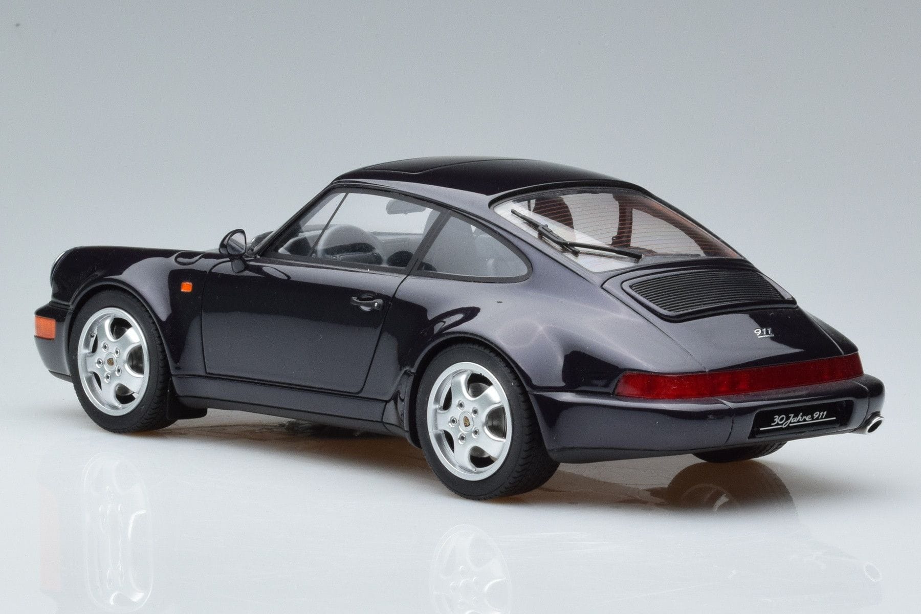 Porsche 911 964 Carrera RS 30. Évforduló GT Spirit 1:18 GT056 Gyanta – 4. kép a 6-ből