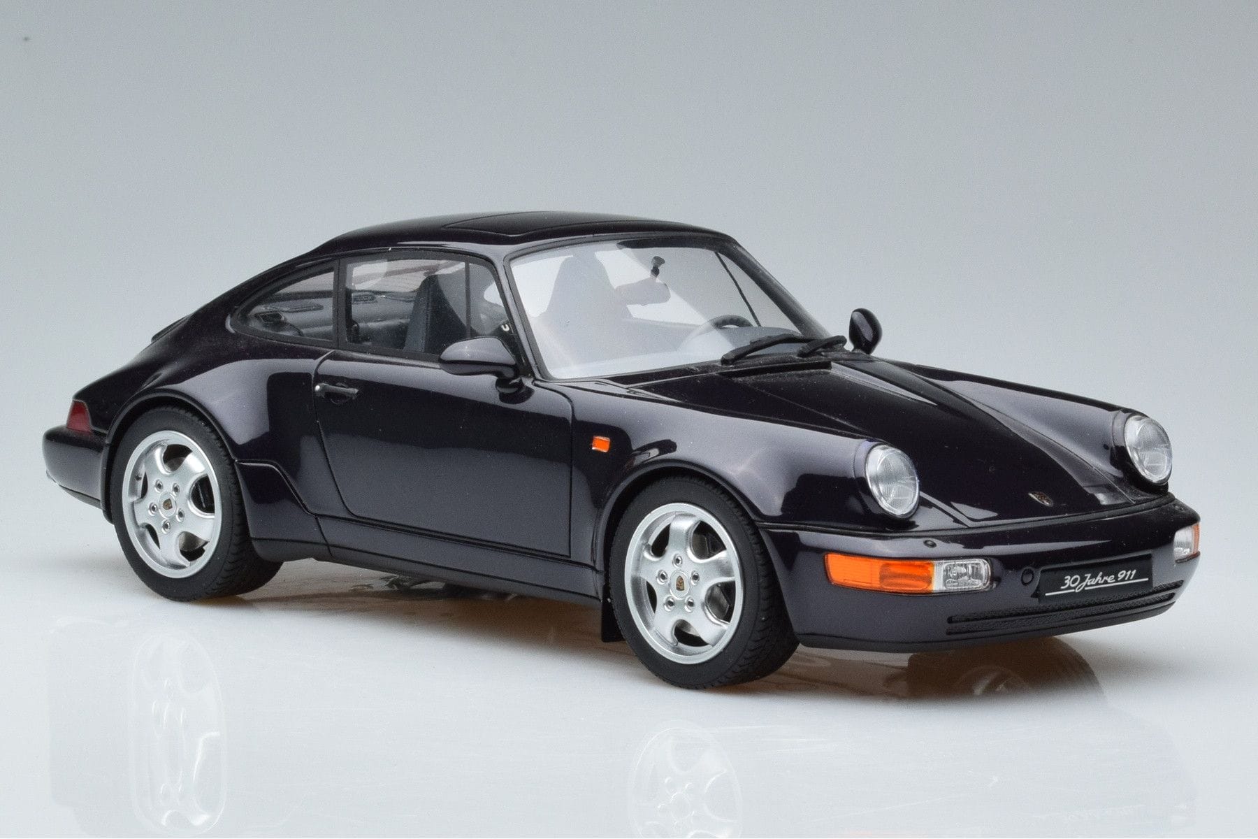 Porsche 911 964 Carrera RS 30. Évforduló GT Spirit 1:18 GT056 Gyanta – 5. kép a 6-ből