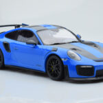 Porsche 911 GT2 RS 991.2 Weissach Package Kék Fekete Magnézium Felnik Minichamps 1:18 - image 4 of 6