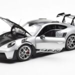 Porsche 911 992 GT3 Weissach Pack GT Ezüst Metallic Norev 1:18 - image 2 of 8