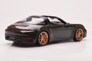 Porsche 911 992 Targa 4S Olívazöld GT Spirit 1:18 GT438 Gyanta – 2. kép a 6-ből