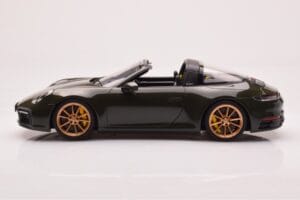 Porsche 911 992 Targa 4S Olívazöld GT Spirit 1:18 GT438 Gyanta – 3. kép a 6-ből