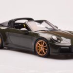 Porsche 911 992 Targa 4S Olívazöld GT Spirit 1:18 - image 4 of 6