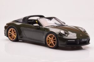 Porsche 911 992 Targa 4S Olívazöld GT Spirit 1:18 GT438 Gyanta – 4. kép a 6-ből