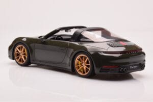 Porsche 911 992 Targa 4S Olívazöld GT Spirit 1:18 GT438 Gyanta – 5. kép a 6-ből
