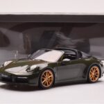 Porsche 911 992 Targa 4S Olívazöld GT Spirit 1:18 - image 6 of 6