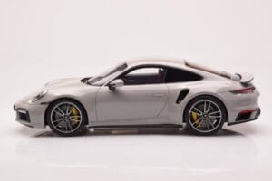 Porsche 911 992 Turbo S Crayon Szürke GT Spirit 1:18 GT431 Gyanta – 3. kép a 6-ből