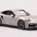 Porsche 911 992 Turbo S Crayon Szürke GT Spirit 1:18 - image 4 of 6