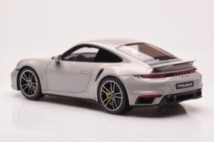 Porsche 911 992 Turbo S Crayon Szürke GT Spirit 1:18 GT431 Gyanta – 5. kép a 6-ből