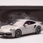 Porsche 911 992 Turbo S Crayon Szürke GT Spirit 1:18 - image 6 of 6