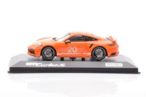 Porsche 911 992 Turbo S Gulf Narancssárga Minichamps 1:43 WAP0209060N002