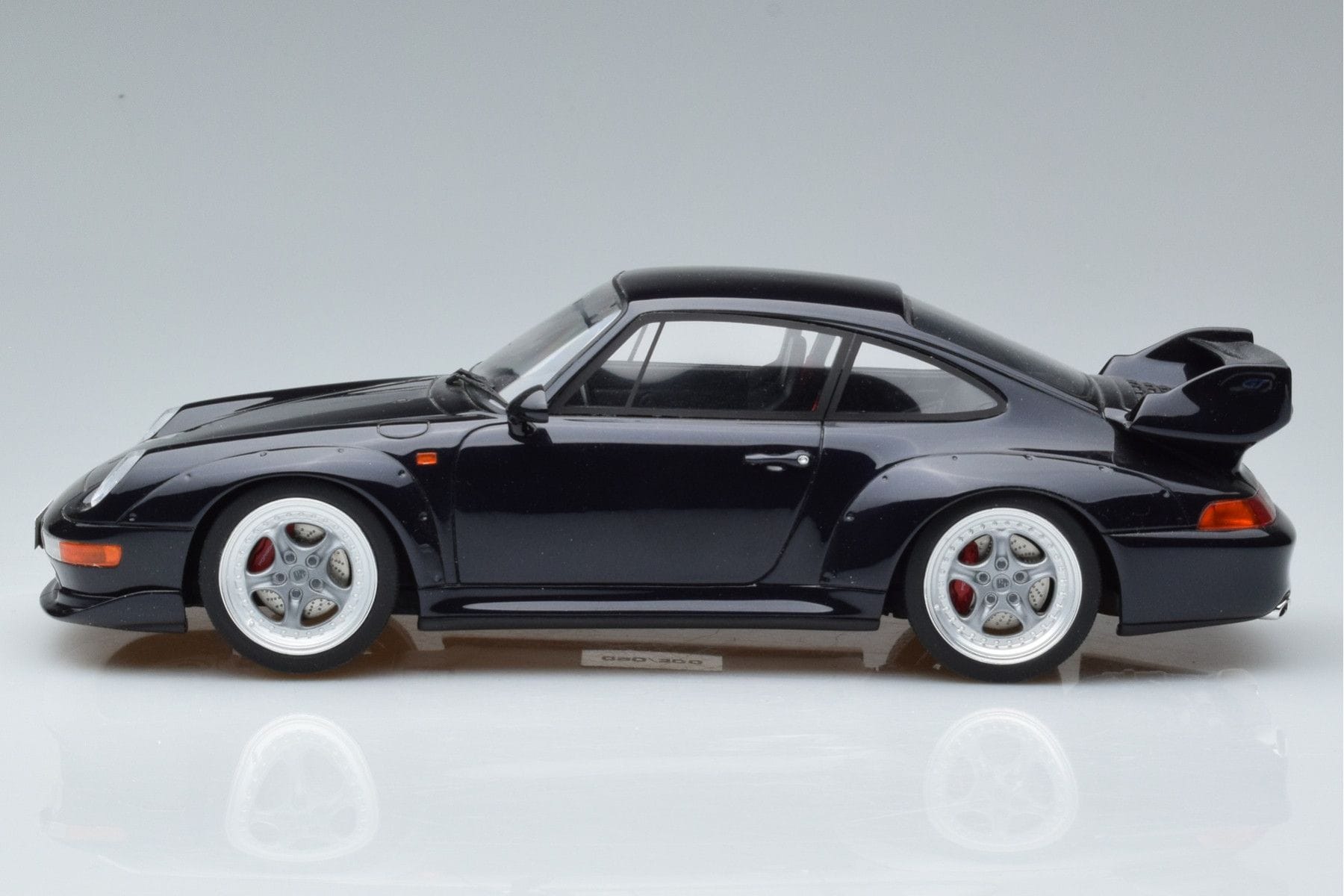 Porsche 911 993 GT Kék GT Spirit 1:18 GT750 Gyanta – 3. kép a 6-ből