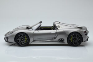 Porsche 918 Spyder Prototípus Szürke Metál Minichamps 1:18 110060030 Fém – 4. kép a 7-ből