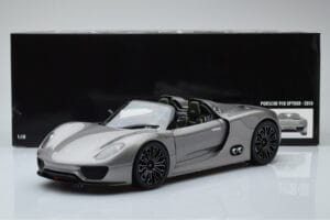 Porsche 918 Spyder Prototípus Szürke Metál Minichamps 1:18 110060030 Fém – 7. kép a 7-ből