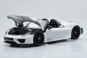 Porsche 918 Spyder Weissach Package Fehér Fekete Felnikkel Minichamps 1:18 113062443 Fém – 2. kép a 9-ből