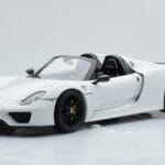 Porsche 918 Spyder Weissach Package Fehér Fekete Felnikkel Minichamps 1:18
