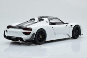 Porsche 918 Spyder Weissach Package Fehér Fekete Felnikkel Minichamps 1:18 113062443 Fém – 3. kép a 9-ből