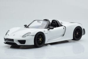Porsche 918 Spyder Weissach Package Fehér Fekete Felnikkel Minichamps 1:18 113062443