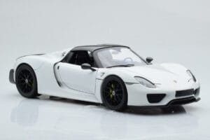 Porsche 918 Spyder Weissach Package Fehér Fekete Felnikkel Minichamps 1:18 113062443 Fém – 7. kép a 9-ből
