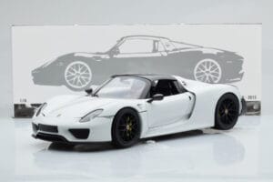 Porsche 918 Spyder Weissach Package Fehér Fekete Felnikkel Minichamps 1:18 113062443 Fém – 9. kép a 9-ből