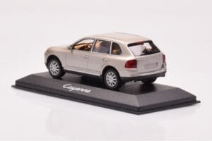 Porsche Cayenne 9PA Bézs Minichamps 1:43 WAPC2000513 Fém – 3. kép a 4-ből