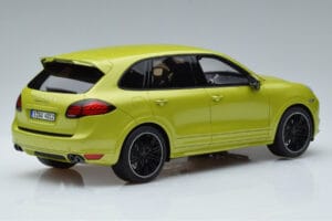Porsche Cayenne GTS 92A Peridot Zöld GT Spirit 1:18 GT020A Gyanta – 2. kép a 6-ből