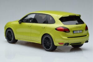 Porsche Cayenne GTS 92A Peridot Zöld GT Spirit 1:18 GT020A Gyanta – 5. kép a 6-ből