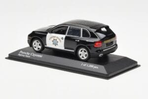 Porsche Cayenne 9PA Highway Patrol Minichamps 1:43 400066291 Fém – 3. kép a 4-ből