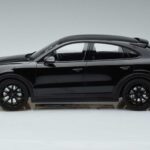 Porsche Cayenne E3 S Coupe Minichamps 1:18 187673 Fém - image 3 of 6