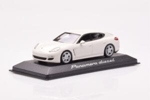 Porsche Panamera 970 Diesel Carrara Fehér Minichamps 1:43 WAP0200090C Fém – 2. kép a 4-ből