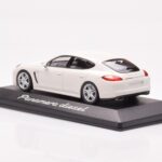 Porsche Panamera 970 Diesel Carrara Fehér Minichamps 1:43 - image 3 of 4