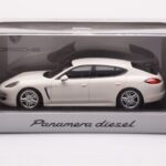 Porsche Panamera 970 Diesel Carrara Fehér Minichamps 1:43 - image 4 of 4
