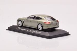 Porsche Panamera 970 S Hybrid Critall Zöld Minichamps 1:43 WAP0205010A Fém – 3. kép a 4-ből