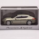 Porsche Panamera 970 S Hybrid Critall Zöld Minichamps 1:43 - image 4 of 4