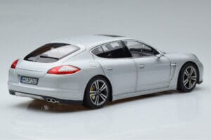 Porsche Panamera 970 Turbo Ezüst Norev 1:18 187609 Fém – 3. kép a 7-ből