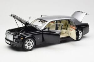 Rolls-Royce Phantom VII EWB Fekete és Ezüst Kyosho 1:18 08841BKS Fém – 2. kép a 8-ből