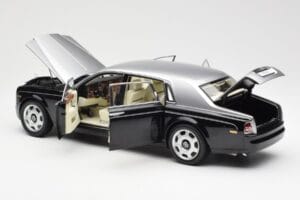 Rolls-Royce Phantom VII EWB Fekete és Ezüst Kyosho 1:18 08841BKS Fém – 5. kép a 8-ből