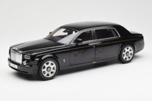 Rolls-Royce Phantom VII EWB Diamond Fekete Kyosho 1:18 08841DBK2