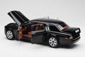 Rolls-Royce Phantom VII EWB Diamond Fekete Kyosho 1:18 08841DBK2 Fém – 5. kép a 8-ből