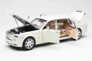 Rolls-Royce Phantom VII EWB English Fehér Kyosho 1:18 08841EW2 Fém – 2. kép a 8-ből