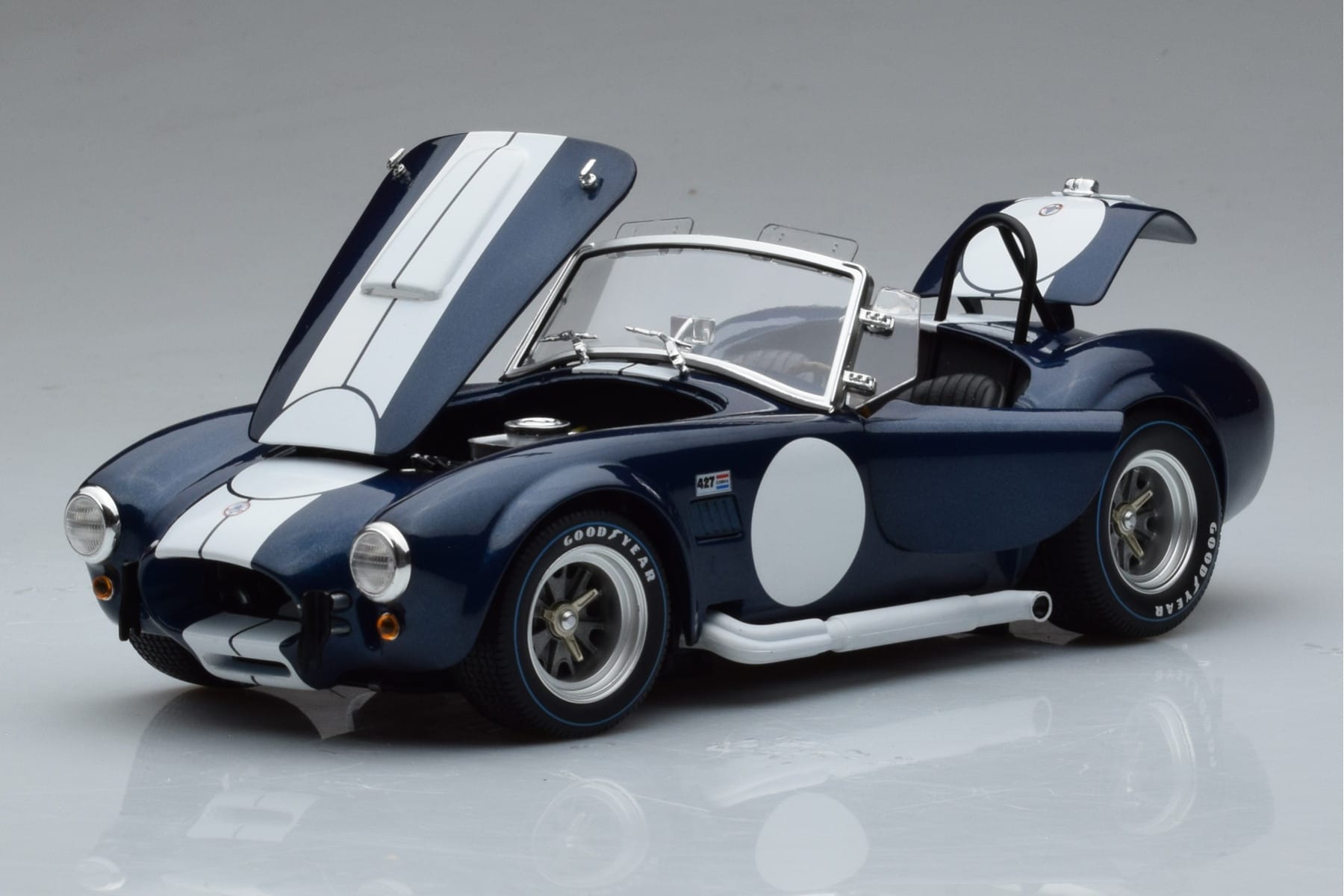 Shelby Cobra 427 S/C Sötétkék Kyosho 1:18 08048DBL Fém – 2. kép a 9-ből