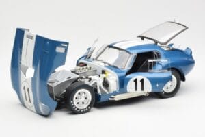 Shelby Daytona Cobra Coupe #11 S. Thompson 24 Hours of Le Mans 1965 CMR 1:18 CMR114 Fém – 2. kép a 8-ből