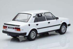 Skoda 130 L Fehér IXO 1:18 18CMC158 Fém – 2. kép a 6-ből