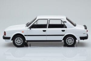 Skoda 130 L Fehér IXO 1:18 18CMC158 Fém – 3. kép a 6-ből