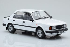 Skoda 130 L Fehér IXO 1:18 18CMC158 Fém – 4. kép a 6-ből