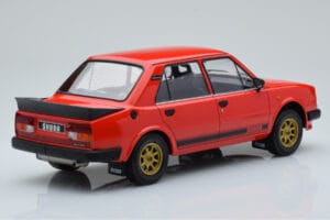 Skoda 130 LR Piros IXO 1:18 18CMC159 Fém – 2. kép a 6-ből