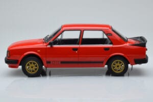 Skoda 130 LR Piros IXO 1:18 18CMC159 Fém – 3. kép a 6-ből